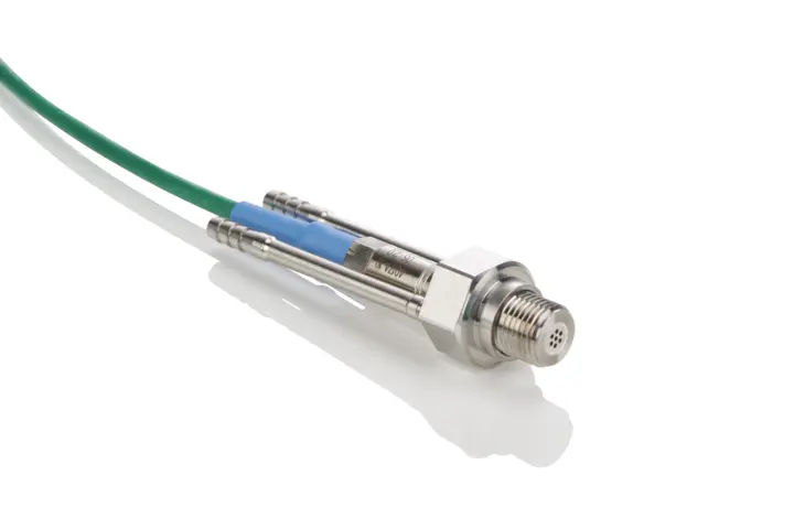 The new 4017A…W set with water cooling adapter The new 4017A…W set features a water cooling adapter for highly precise measurements in hot environments.