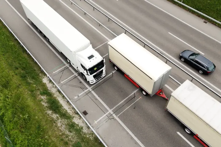 Weigh In Motion System KiTraffic Digital: Lineas sensors Weigh In Motion System KiTraffic Digital: The innovative Lineas sensors are installed directly in the road surface.
