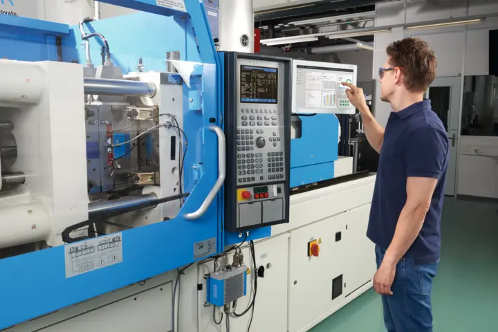 Process monitoring system with the injection molding machine Kistler presents solutions for process optimization in the injection molding industry.