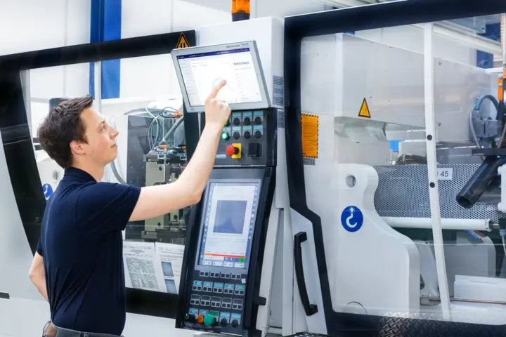 Pressure monitoring with comoneo Cavity pressure monitoring with ComoNeo by Kistler makes easy work of process monitoring and quality assurance for injection molding