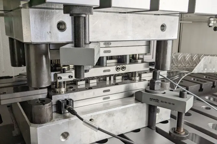 Quality assurance: optical and inductive sensors are integrated in the progressive tool to prevent tool damage.