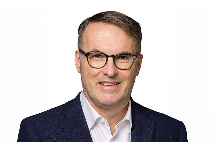 Robert Hillinger Robert Hillinger