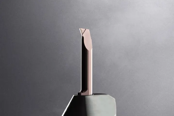 Tool holder with integrated piezoelectric sensor