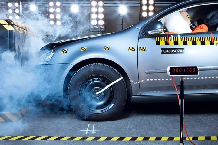 Impact forces in crash tests can be reliably and efficiently measured with measurement technology from Kistler.