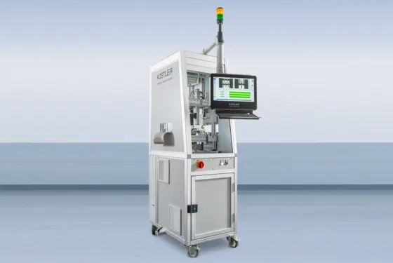 Automated testing system: the compact KVC 621 SE inspects up to 4,000 parts per minute.