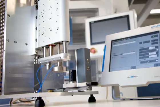 High-speed joining meets precise force measurement with acceleration compensation.