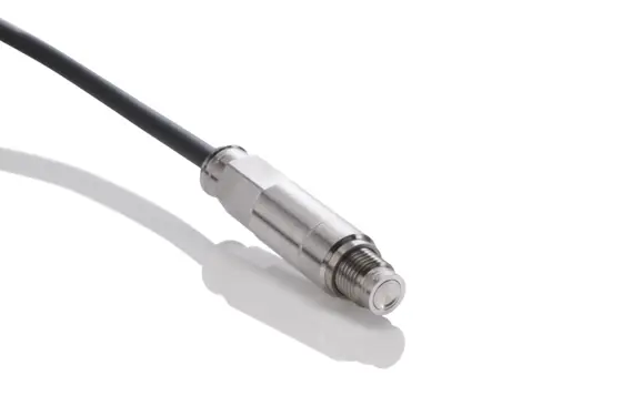 Robust cylinder pressure sensor with high overload range Cylinder pressure sensor for permanent control of large two-stroke engines with an extended overload range of up to 450 bar.