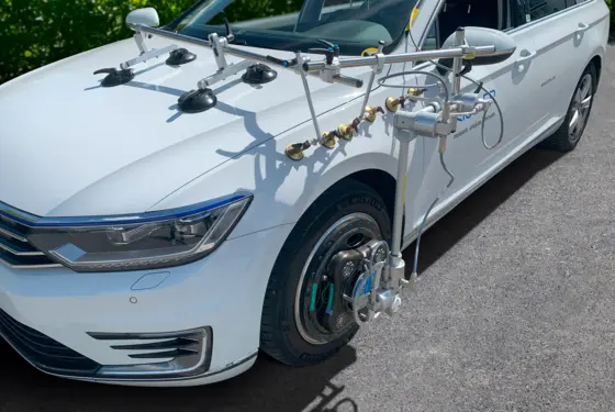 Vehicle dynamics control: The front wheel mounted wheel vector sensor provides precise measurement data across all scenarios.