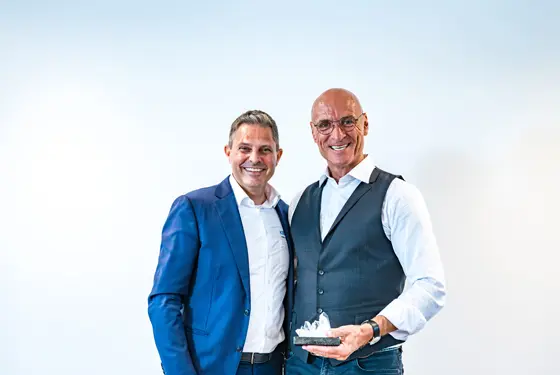 Feierliche Unterzeichnung in Winterthur Marc Schaad, CEO der Kistler Gruppe, und Tobias Keller, CEO der KELLER Pressure