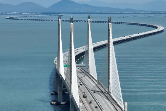 The iconic Penang Second Bridge is equipped with a Weigh In Motion system from Kistler since 2022.