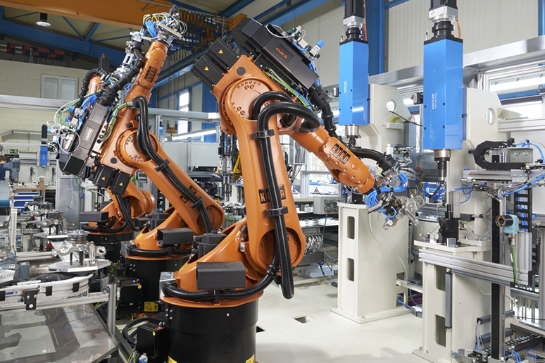 Servo presses with high energy efficiency Servo presses in operation: thanks to their high energy efficiency, these electromechanical joining systems help to protect the climate.