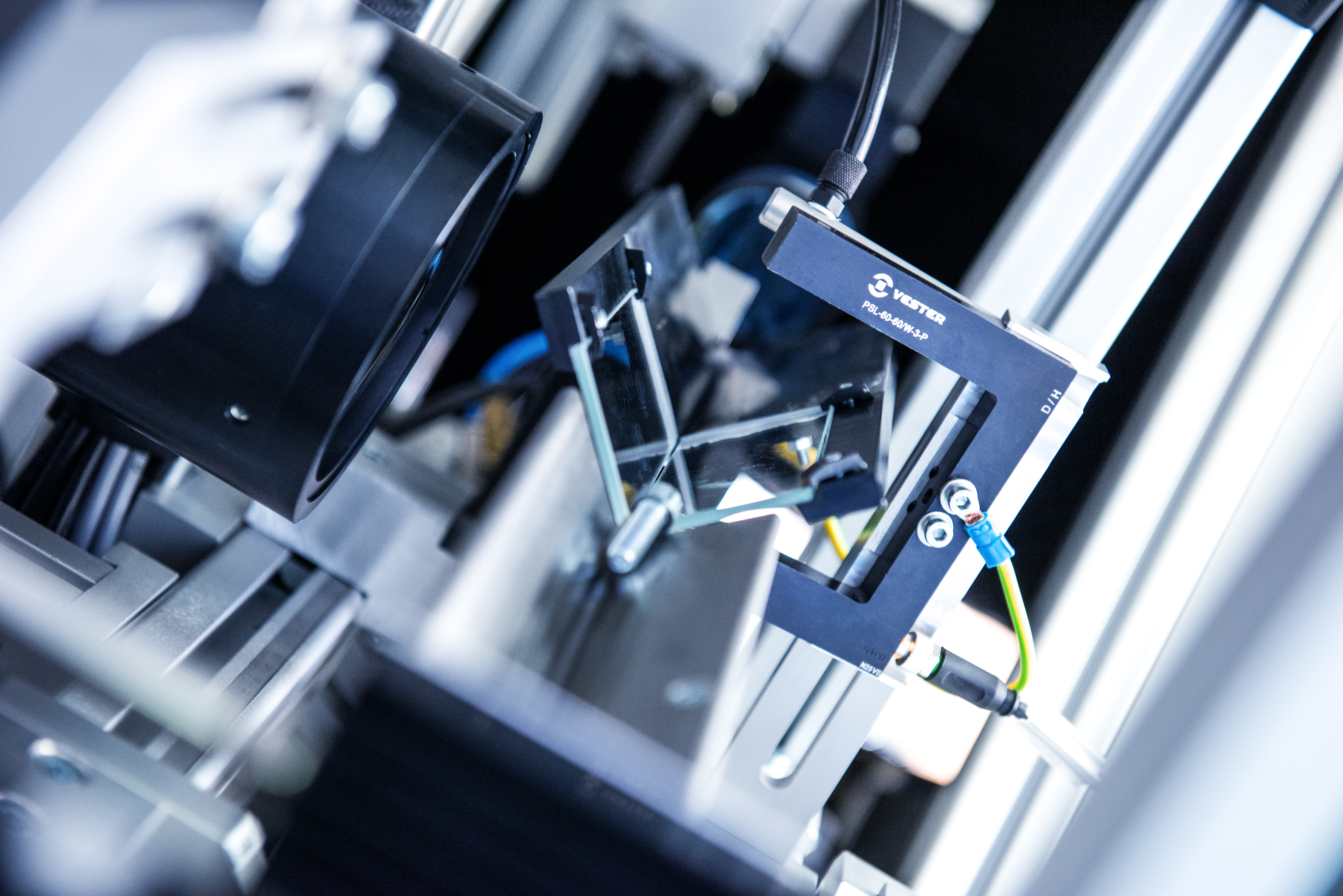 Optical inline inspection systems as the Kistler KVC 42x und KVVC 350 series are compact retrofittable imaging systems.