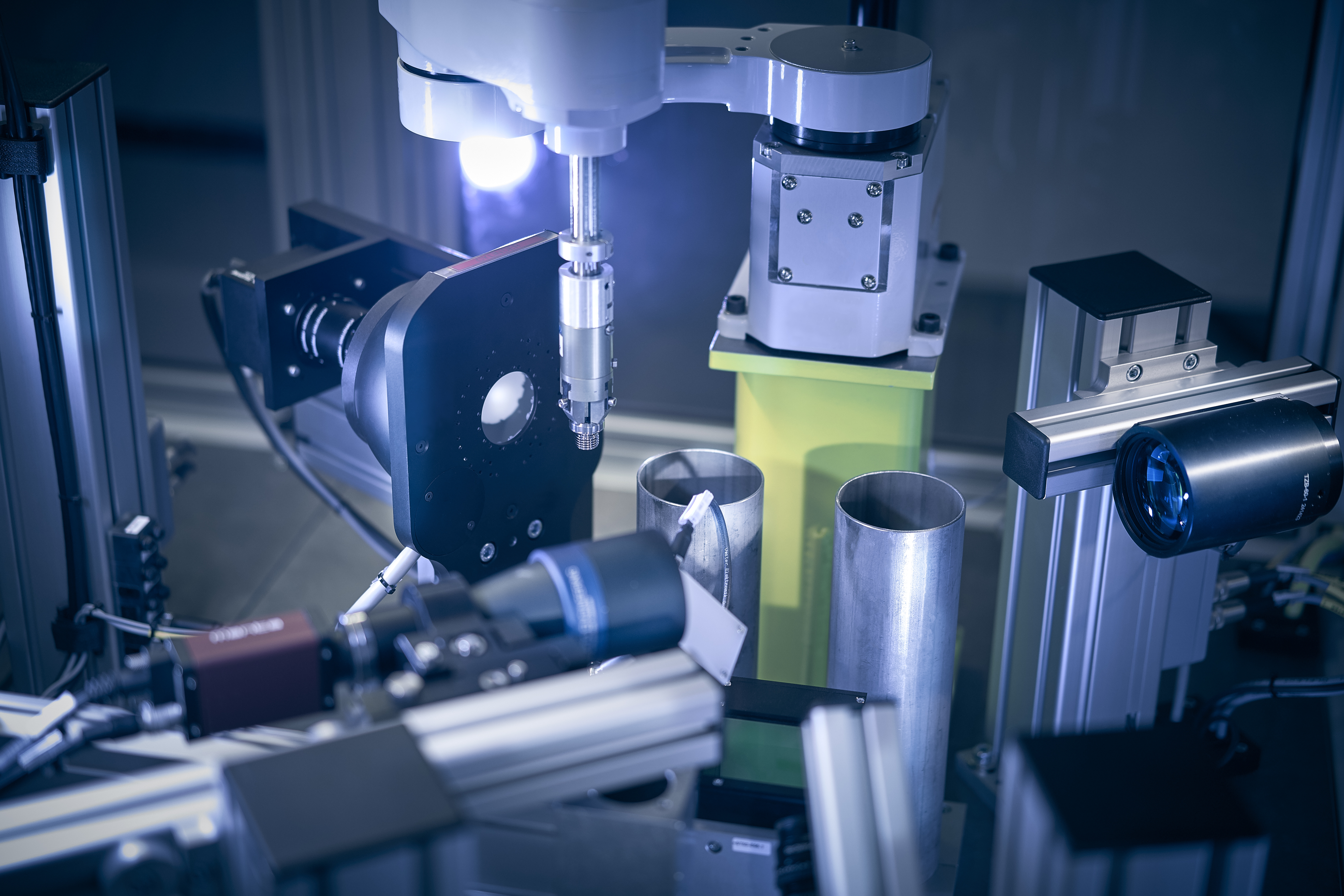 The Kistler optical measurement and sorting machine with feeder robot KRC 950 manages various inspection tasks in one cycle.