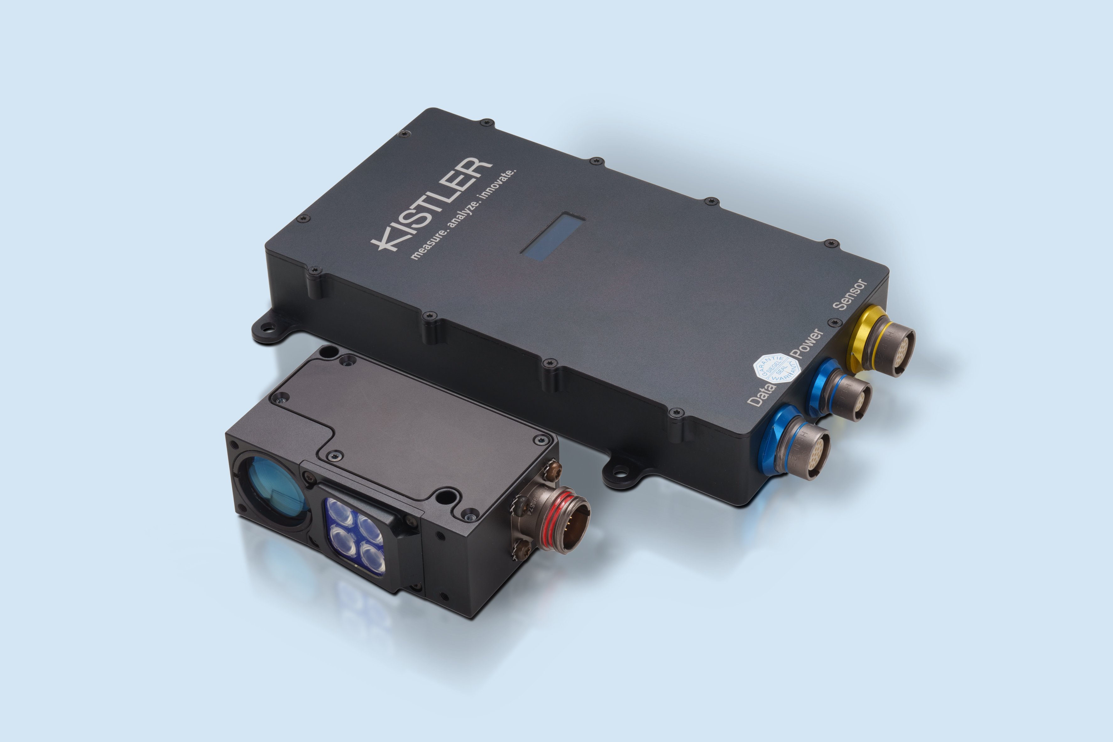 The optical sensor Correvit KiMotion Racing consists of two components: The sensor head and the newly developed control unit.