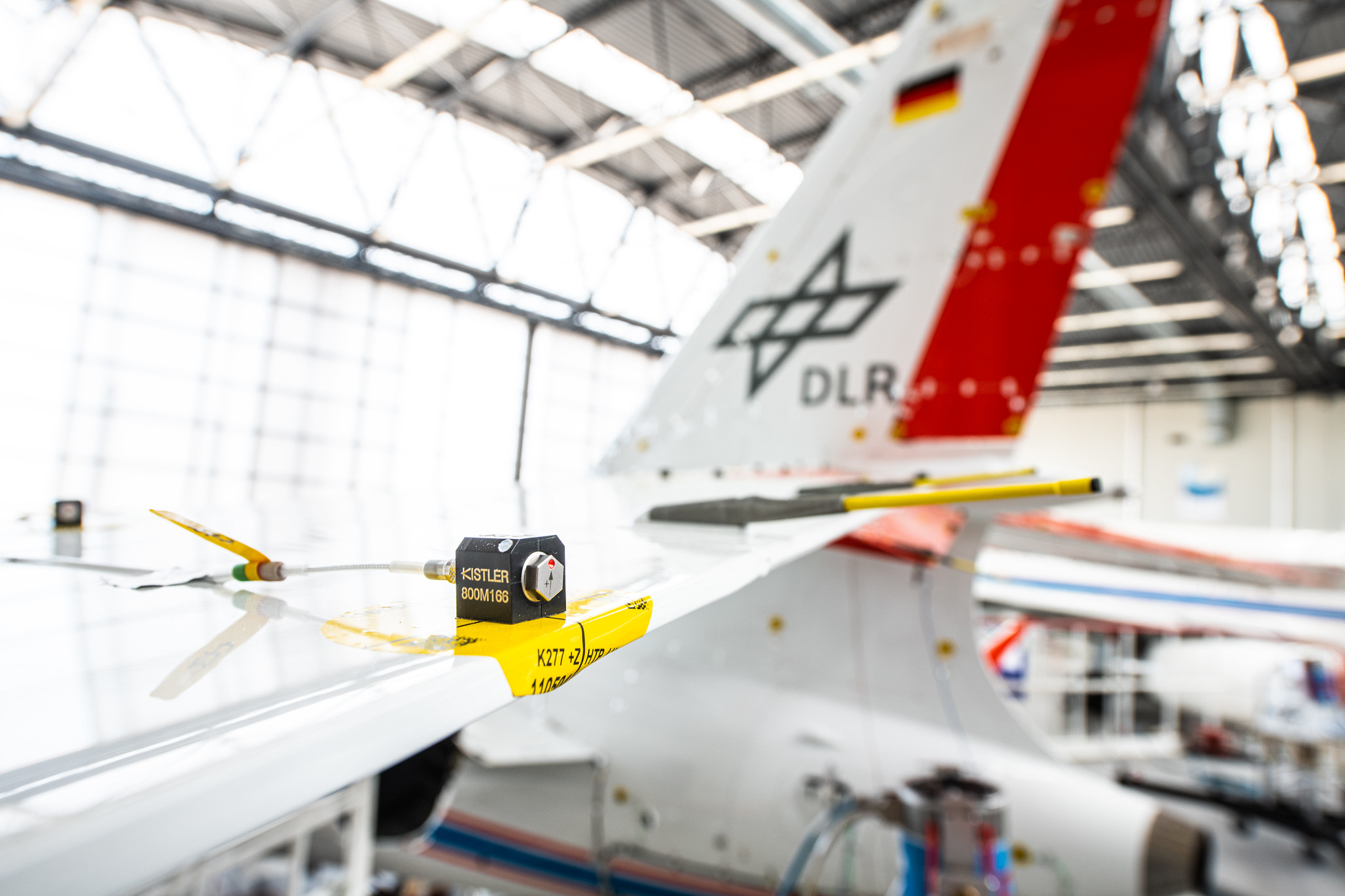 Per le prove di vibrazione al suolo dell'ISTAR, il DLR utilizza oltre 200 accelerometri IEPE di Kistler.