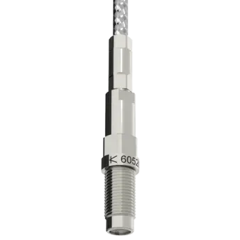 Los sensores de presión de alta temperatura con dimensiones muy reducidas son ideales para su uso en motores de combustión interna con una geometría estructural compleja de la culata. El sensor se instala con sellado frontal en un orificio M5x0,5.