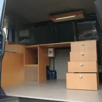 Speed enforcement system ES 8.0, in-vehicle installation, tray above work table