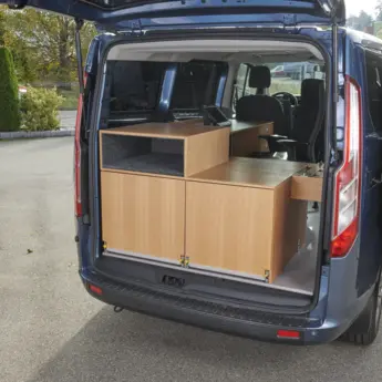 ES-KFZ Heckschrank mit Aufsatz Système de contrôle de vitesse ES 8.0, installation dans le véhicule, armoire arrière pour les composants du système ES 8.0