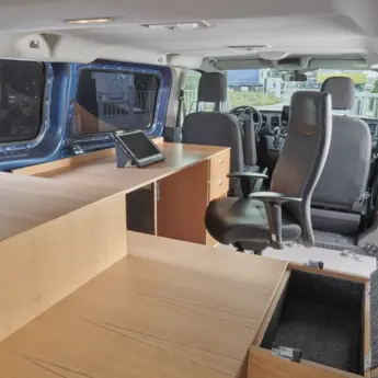 ES-KFZ Akkubox 6-fach Système de contrôle de la vitesse ES 8.0, installation dans le véhicule, boîtier de batterie à 6 plis
